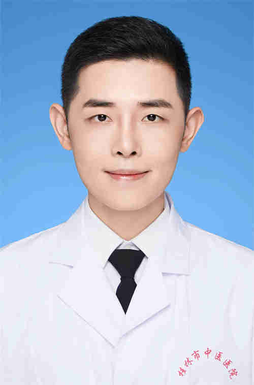 崇信皮肤科 李江辉 副主任医师 科室副主任.jpg